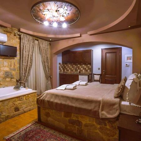 Morfeas Guesthouse Káto Loutrákion Екстериор снимка