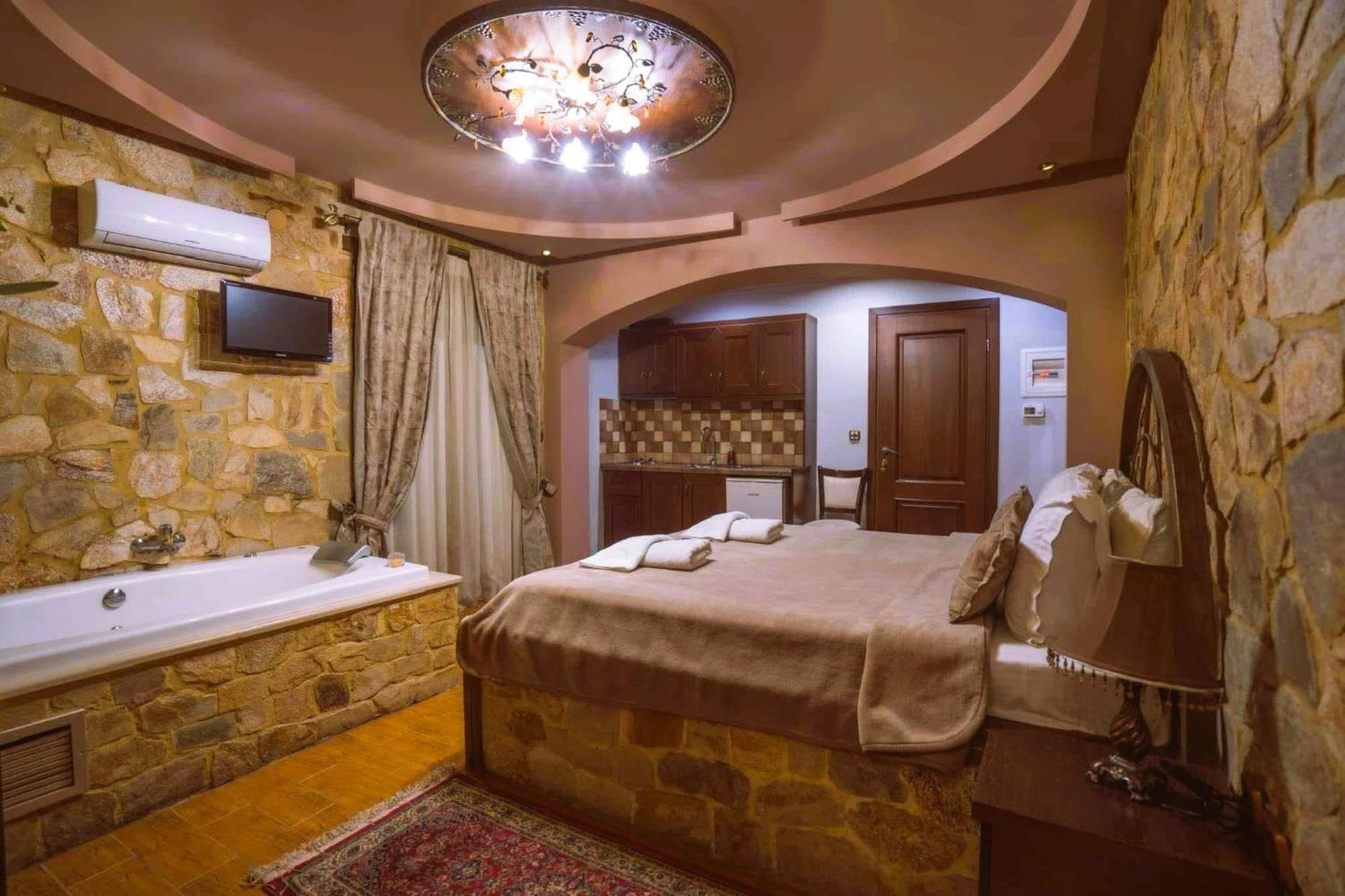 Morfeas Guesthouse Káto Loutrákion Екстериор снимка