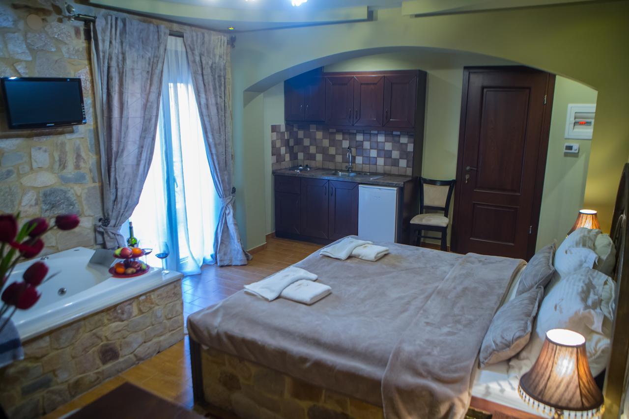 Morfeas Guesthouse Káto Loutrákion Екстериор снимка